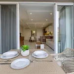Grand 3bed Burseley Terrace Fl8 Swieqi By Homely *