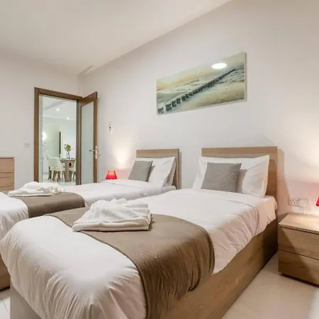 Grand 3bed Burseley Terrace Fl8 Swieqi By Homely * Is-Swieqi