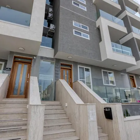 Grand 3bed Burseley Terrace Fl8 Swieqi By Homely