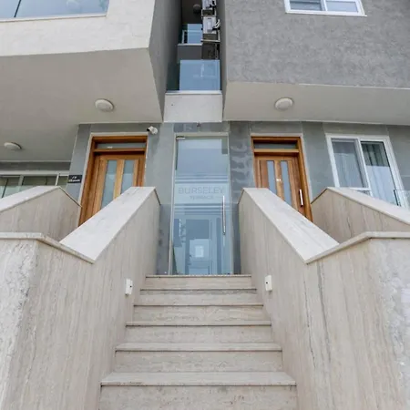 Grand 3bed Burseley Terrace Fl8 Swieqi By Homely *