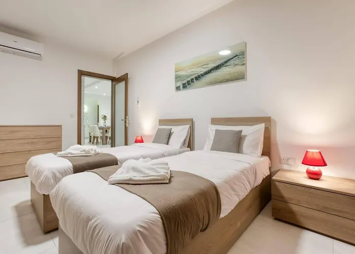 Grand 3bed Burseley Terrace Fl8 Swieqi By Homely * Is-Swieqi