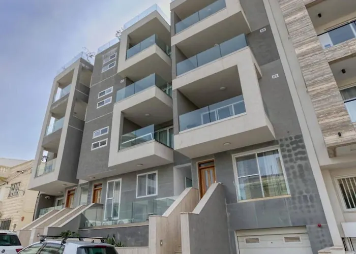 Grand 3bed Burseley Terrace Fl8 Swieqi By Homely * Is-Swieqi