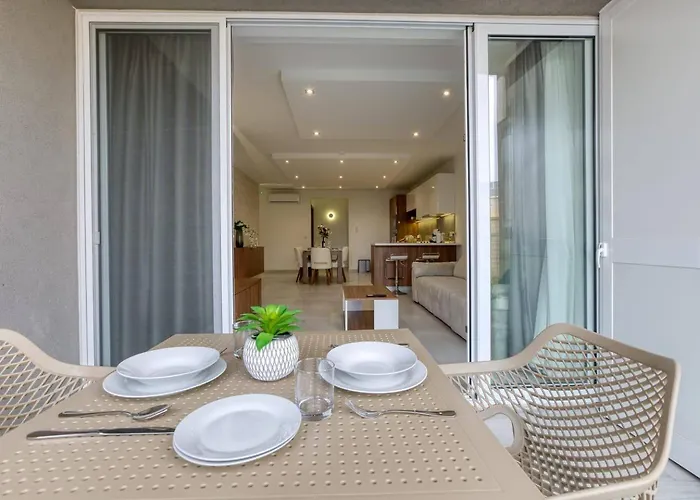 Grand 3bed Burseley Terrace Fl8 Swieqi By Homely *